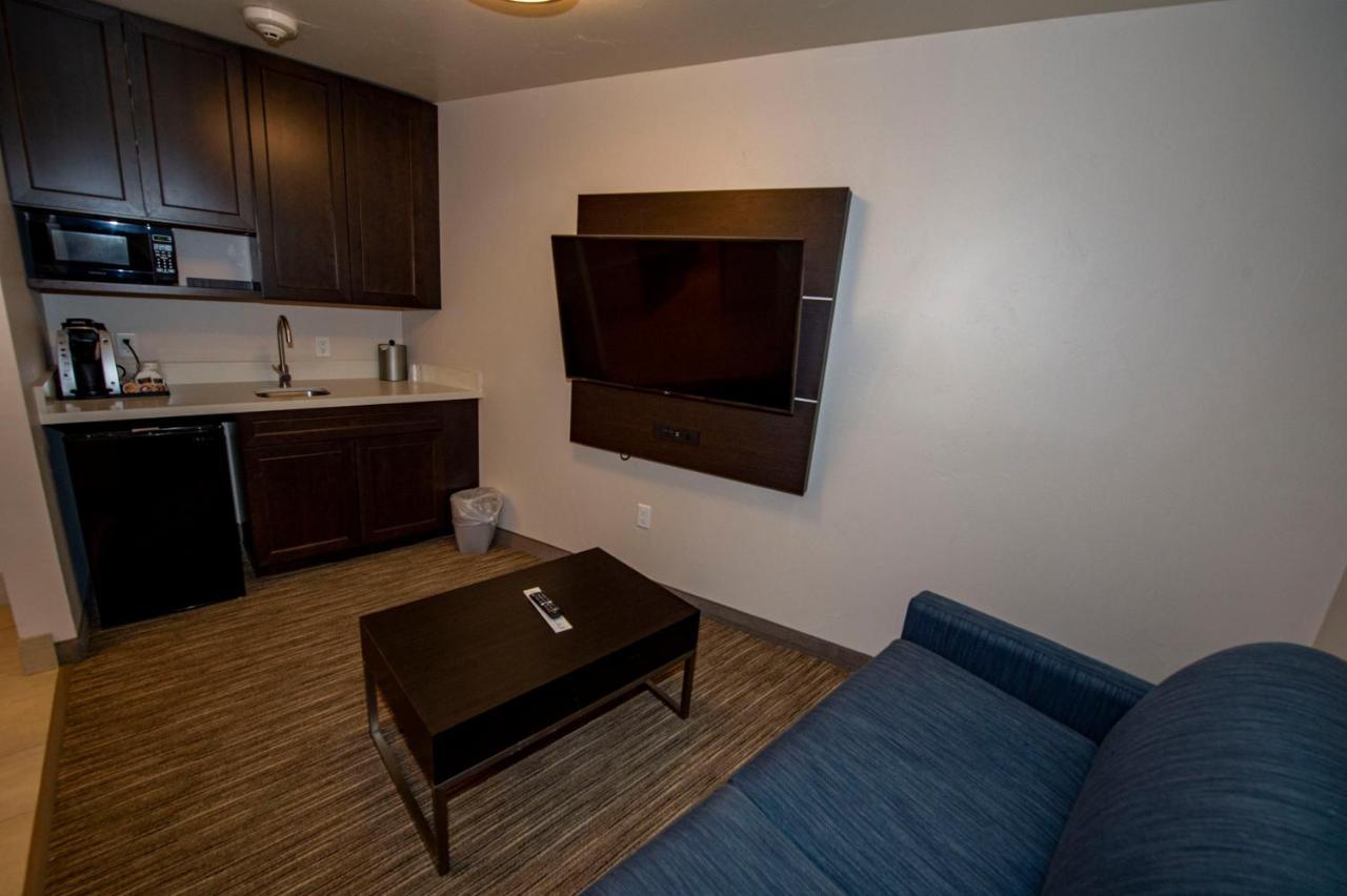 Holiday Inn Express & Suites - Colorado Springs Afa Northgate By Ihg Rum bild