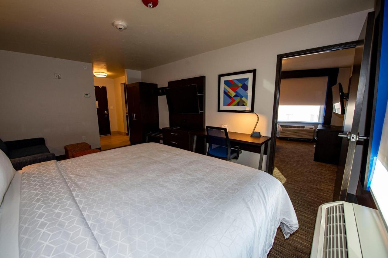 Holiday Inn Express & Suites - Colorado Springs Afa Northgate By Ihg Exteriör bild