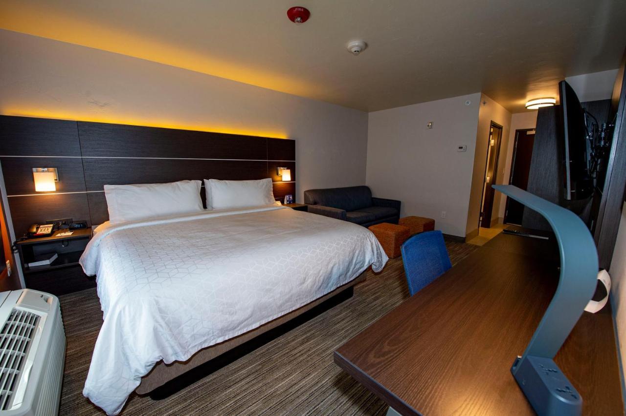 Holiday Inn Express & Suites - Colorado Springs Afa Northgate By Ihg Exteriör bild