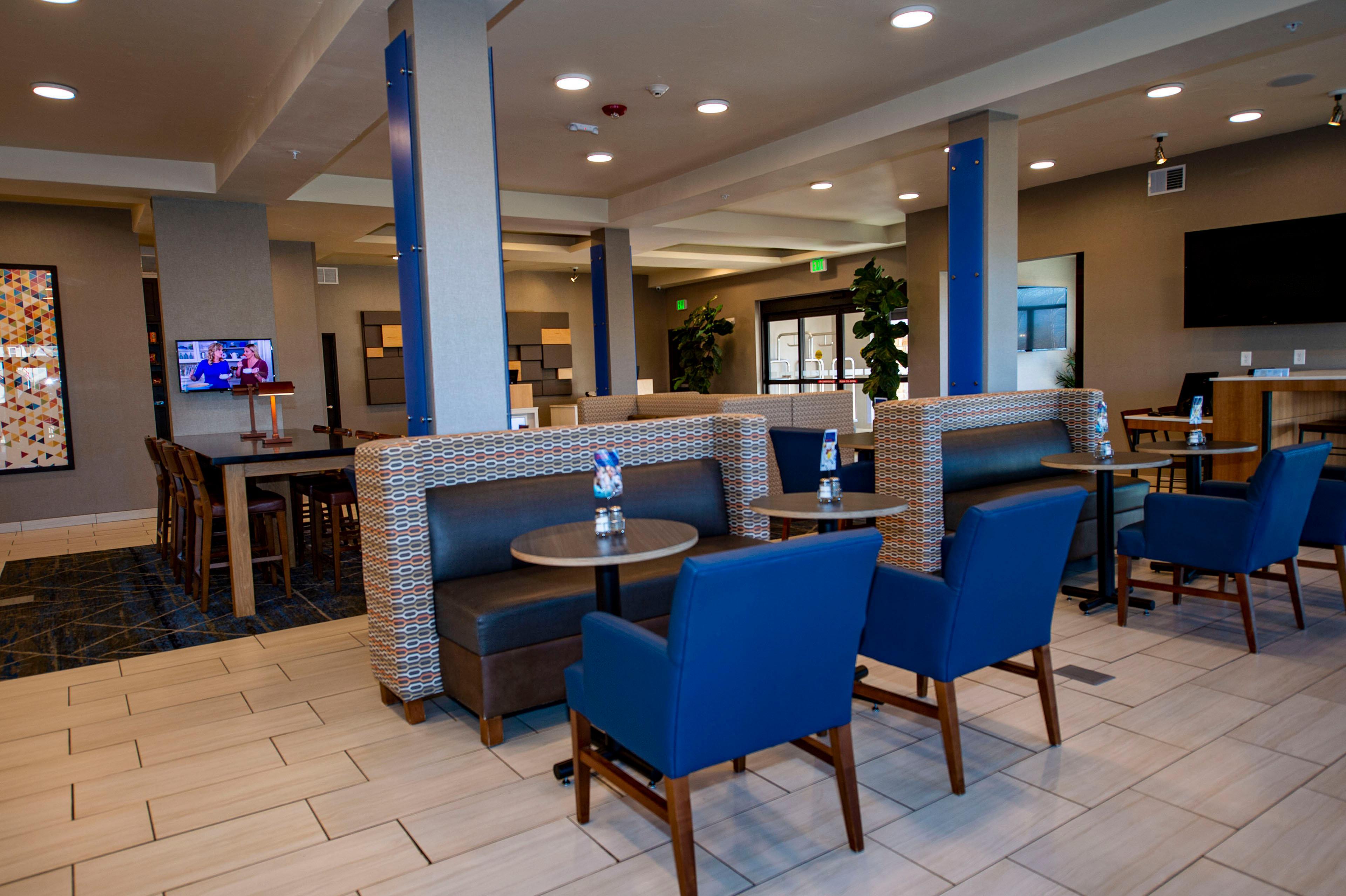 Holiday Inn Express & Suites - Colorado Springs Afa Northgate By Ihg Exteriör bild