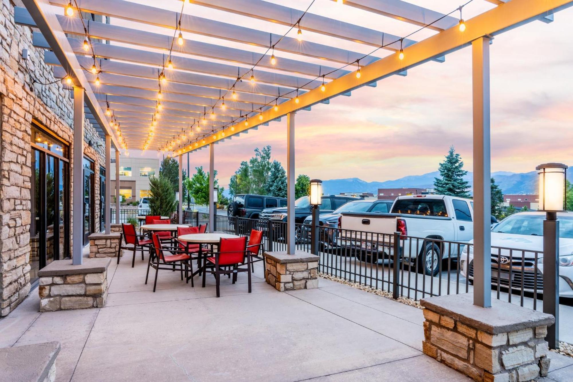 Holiday Inn Express & Suites - Colorado Springs Afa Northgate By Ihg Exteriör bild