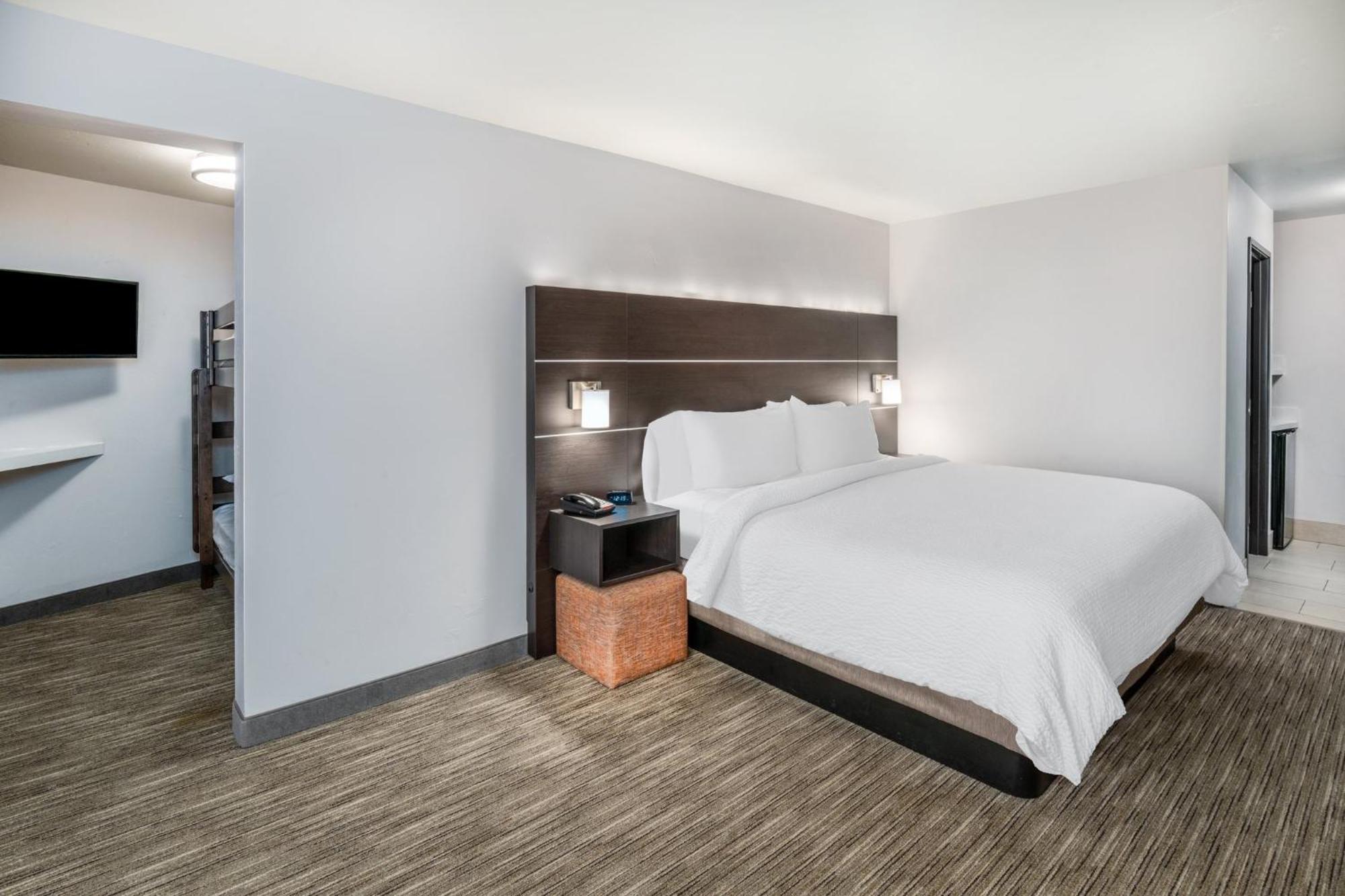 Holiday Inn Express & Suites - Colorado Springs Afa Northgate By Ihg Exteriör bild