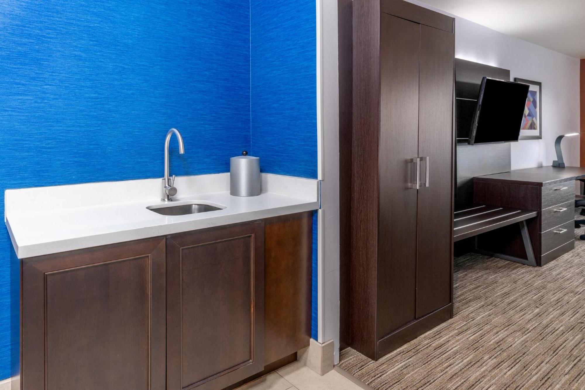 Holiday Inn Express & Suites - Colorado Springs Afa Northgate By Ihg Exteriör bild