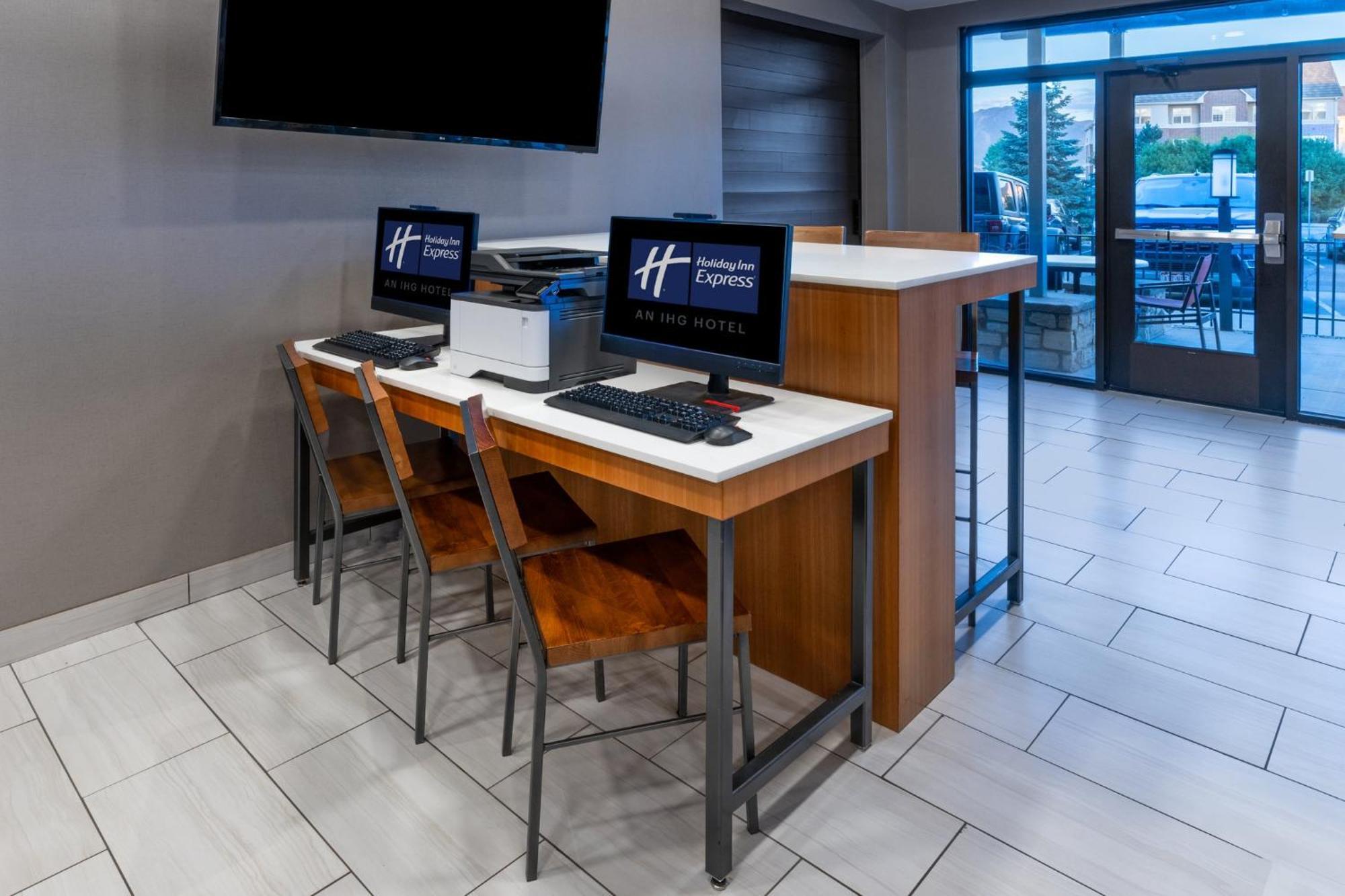 Holiday Inn Express & Suites - Colorado Springs Afa Northgate By Ihg Exteriör bild