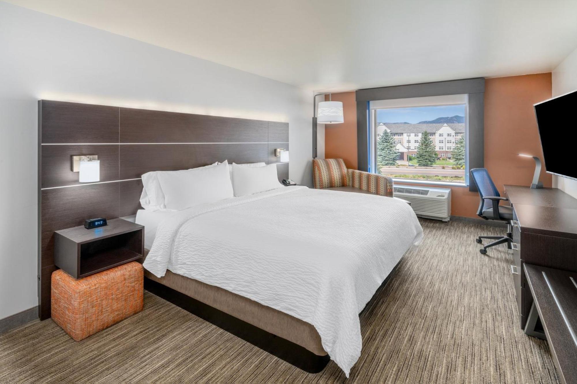 Holiday Inn Express & Suites - Colorado Springs Afa Northgate By Ihg Exteriör bild