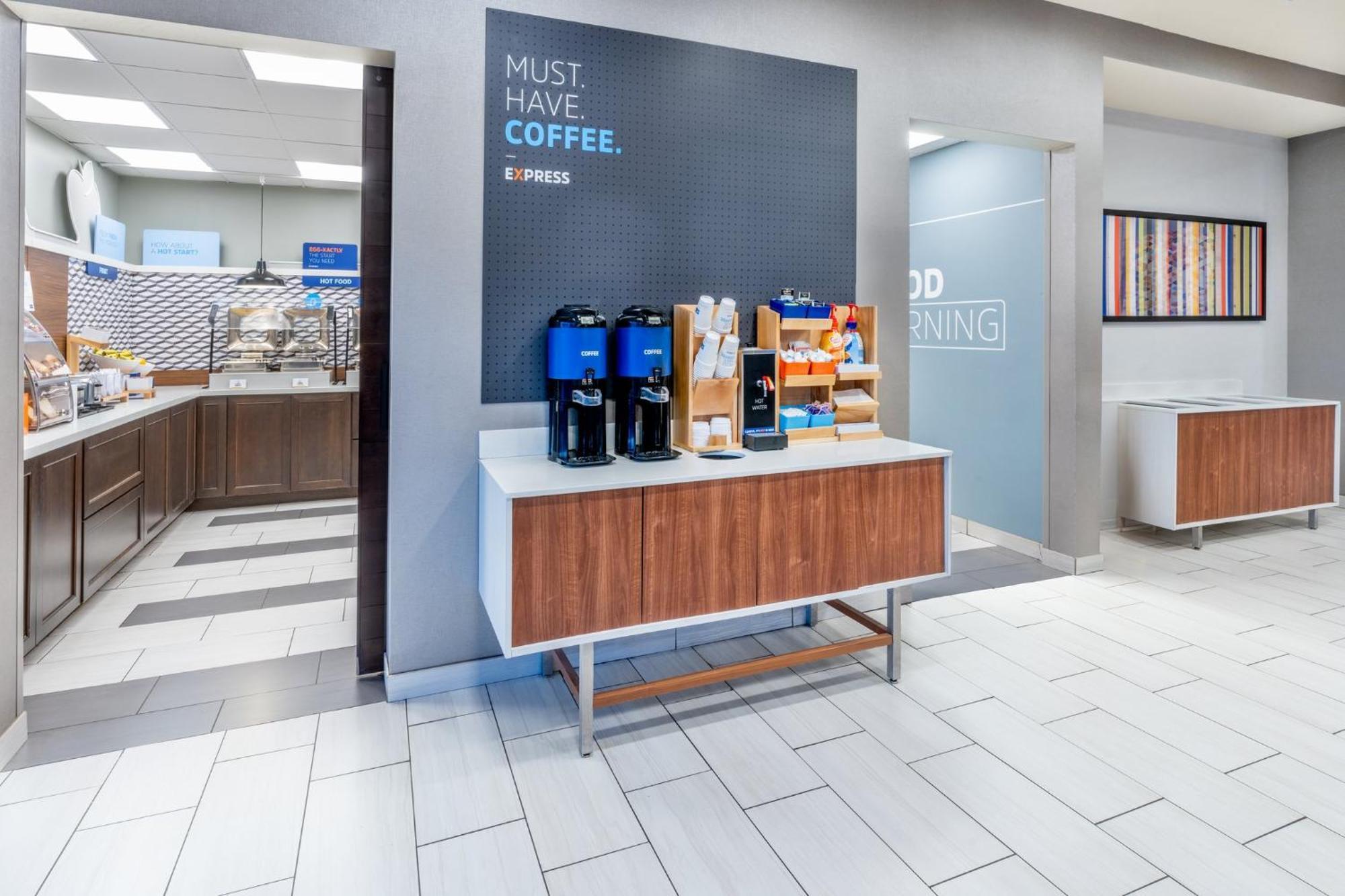 Holiday Inn Express & Suites - Colorado Springs Afa Northgate By Ihg Exteriör bild