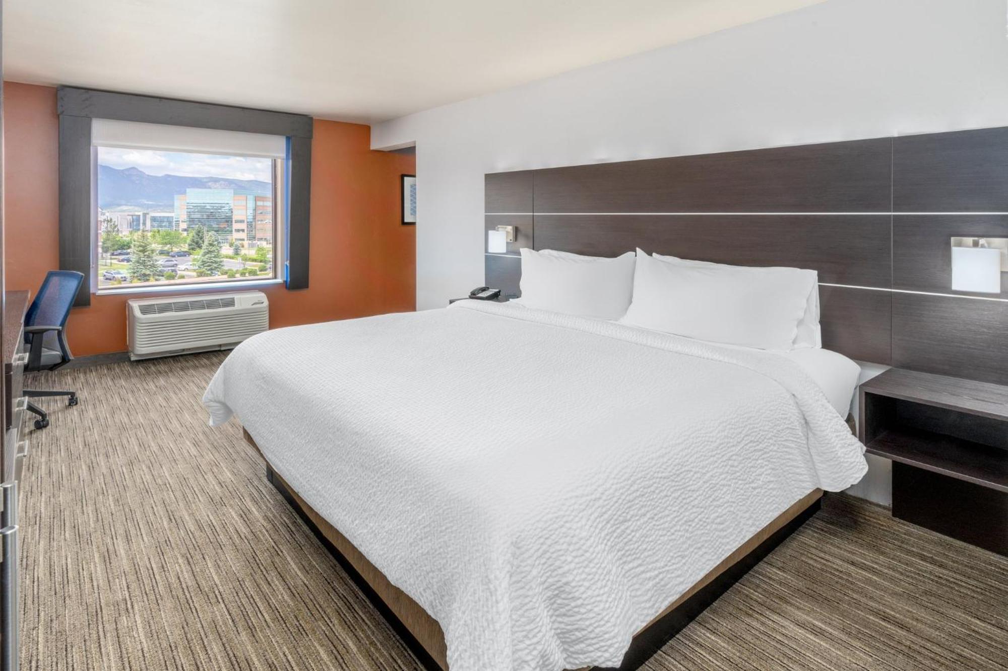 Holiday Inn Express & Suites - Colorado Springs Afa Northgate By Ihg Exteriör bild
