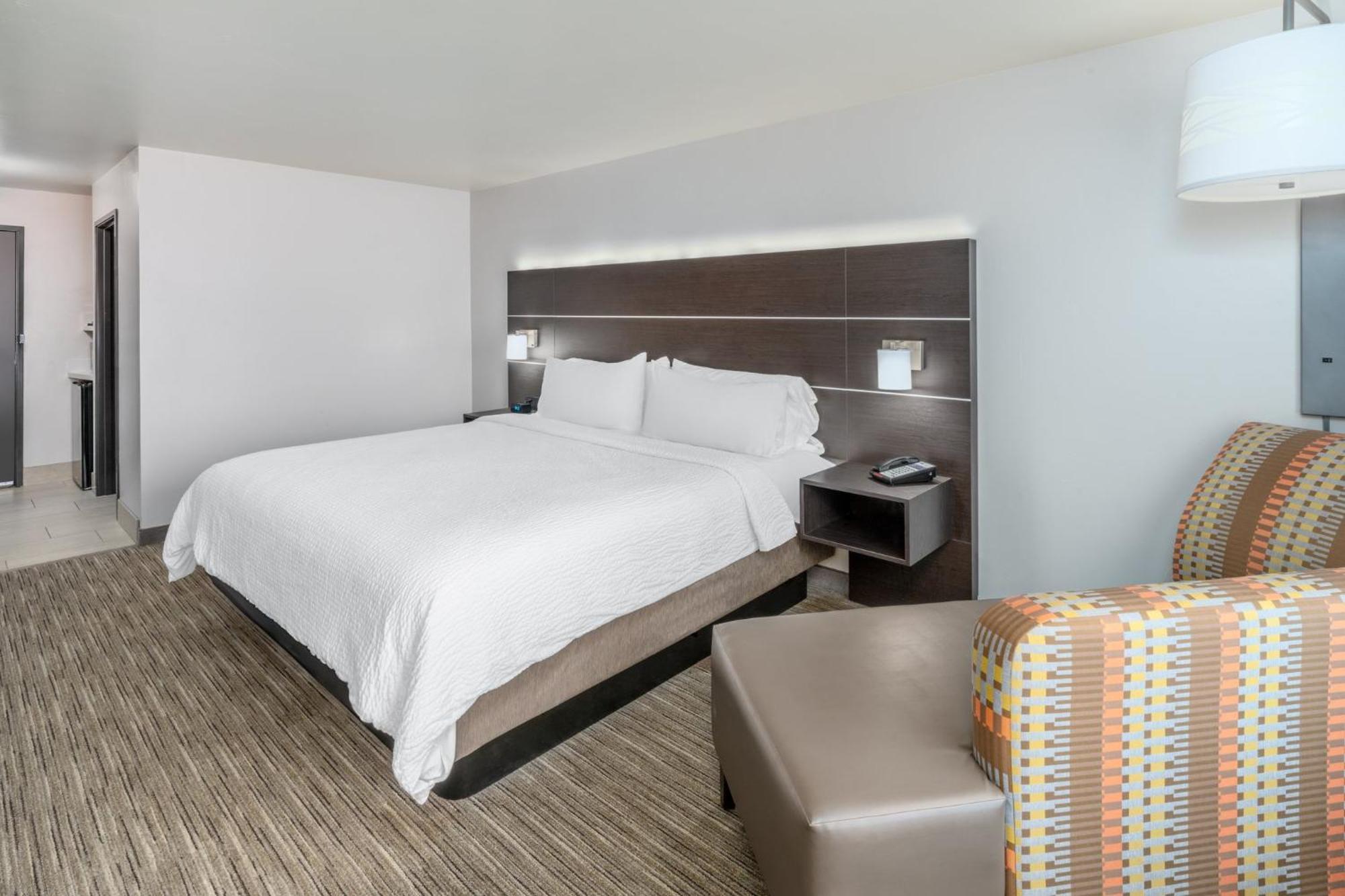 Holiday Inn Express & Suites - Colorado Springs Afa Northgate By Ihg Exteriör bild